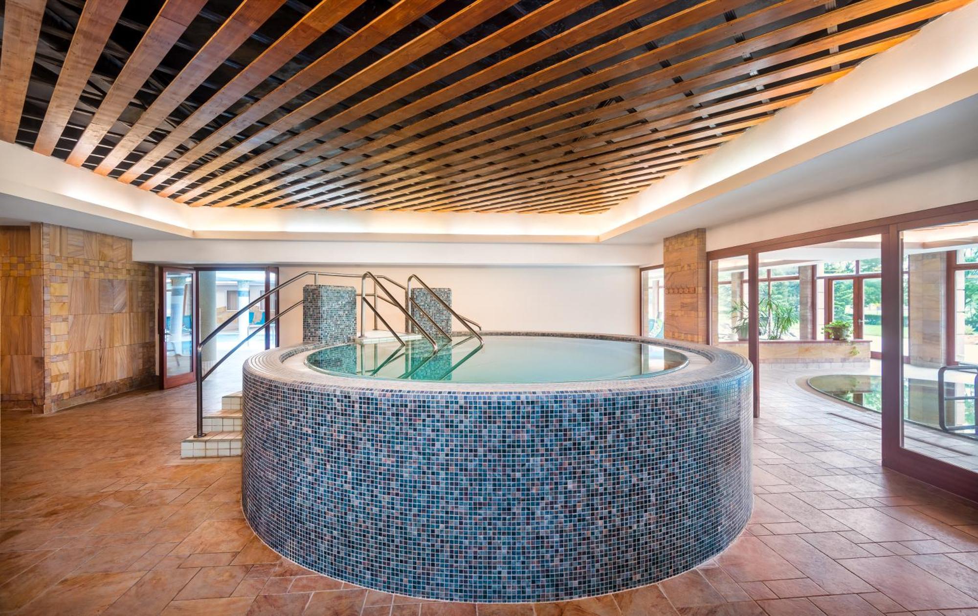 Aquarell Hotel Cegléd Zewnętrze zdjęcie