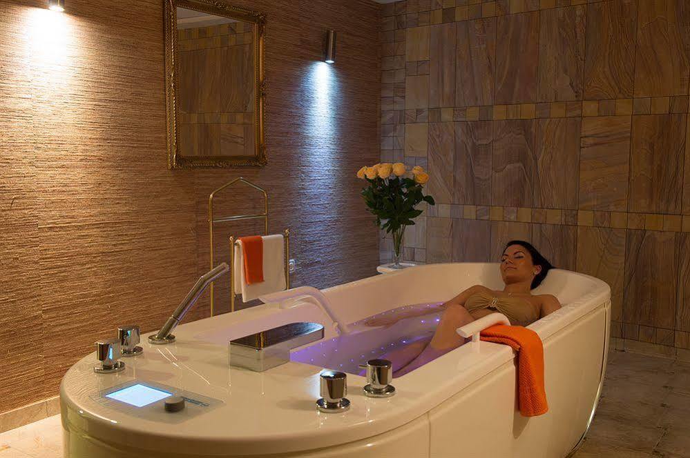 Aquarell Hotel Cegléd Zewnętrze zdjęcie
